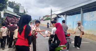 Pramuka SDN 1 Tambaksogra Bersama Pramuka Peduli Amankan Pembagian Takjil